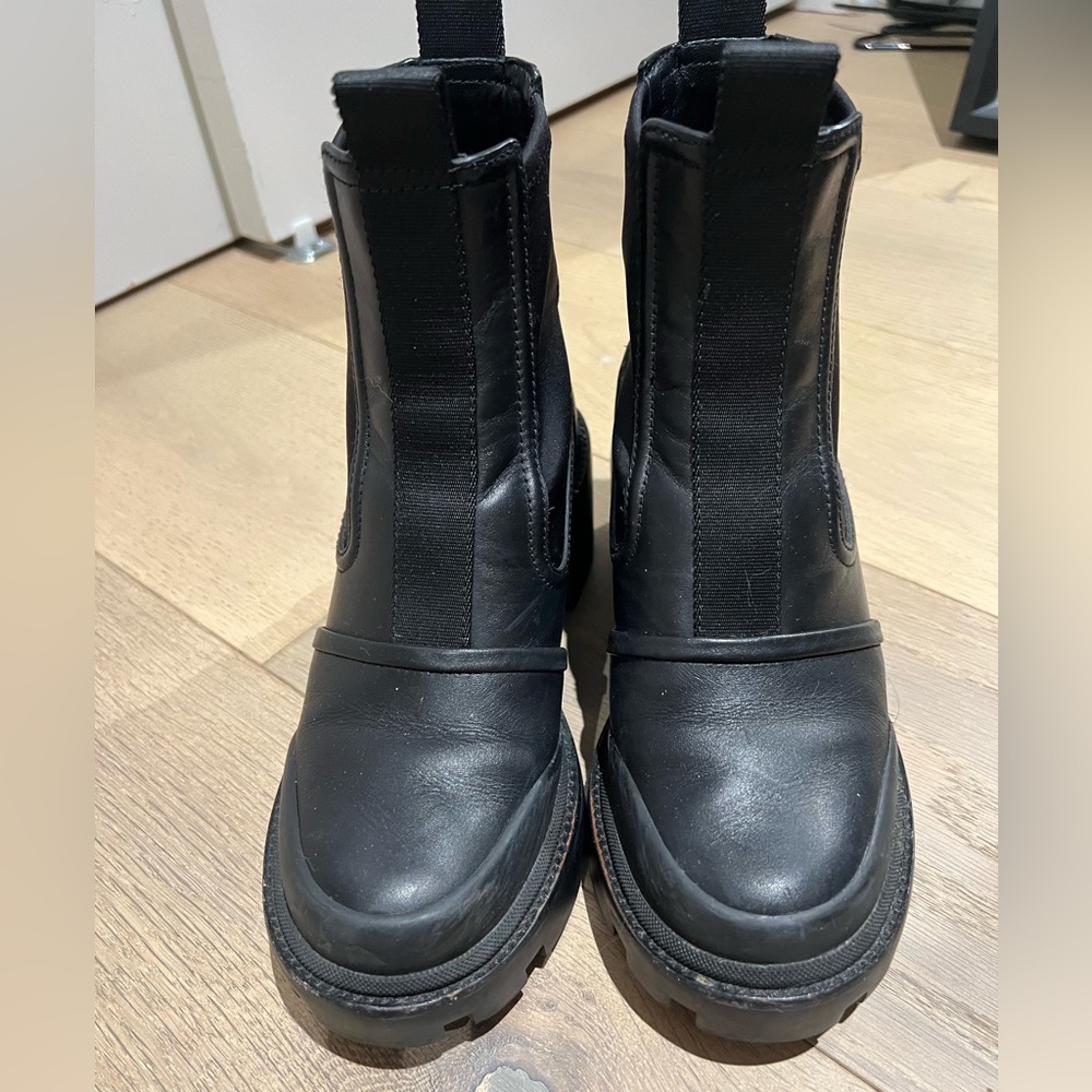 Tory Burch Chelsea Boots